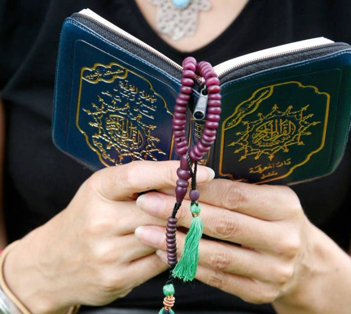 koran-quran-woman